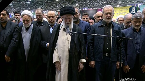 اقامه نماز رهبر انقلاب بر پیکر شهید اسماعیل هنیه 