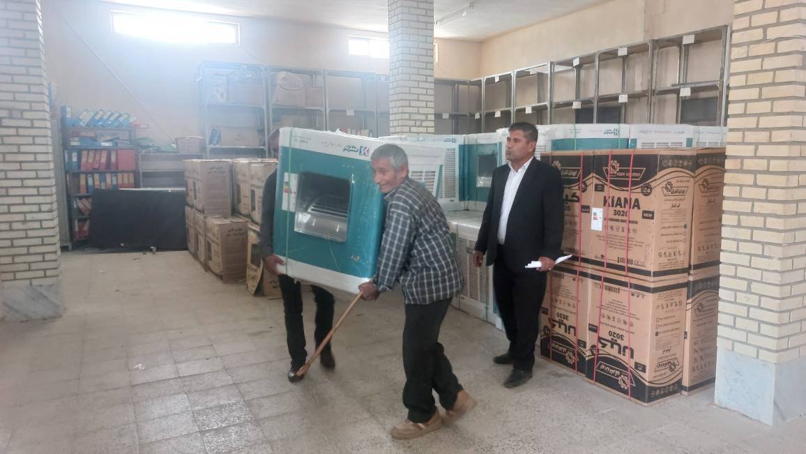 توزیع لوازم سرمایشی و گرمایشی بین مددجویان بخش پاتاوه توزیع لوازم سرمایشی و گرمایشی بین مددجویان بخش پاتاوه