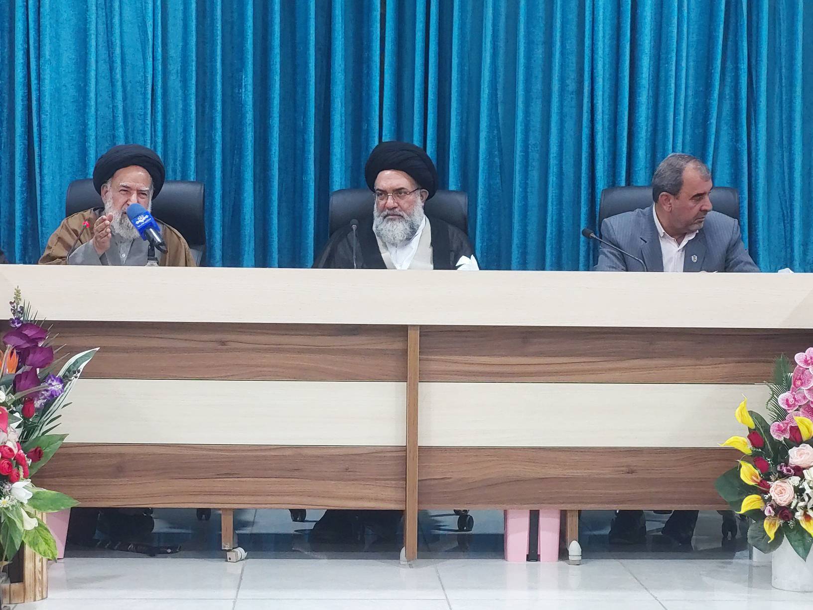 برپایی کاروان شادپیمایی به مناسبت آغاز امامت حضرت مهدی(عج) در یاسوج برپایی کاروان شادپیمایی به مناسبت آغاز امامت حضرت مهدی(عج) در یاسوج