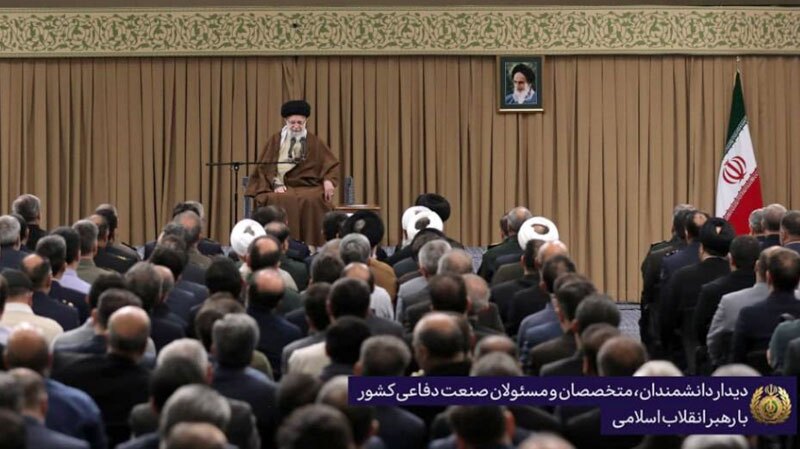  رهبر انقلاب: راهپیمایی ۲۲ بهمن امسال یک قیام مردمی بود