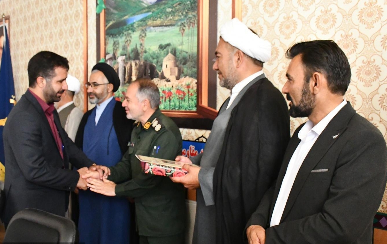  تجلیل از معلمان نمونه عشایری