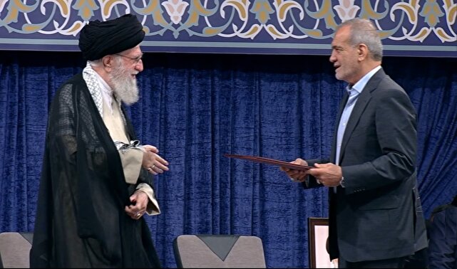 برگزاری مراسم تنفیذ حکم ریاست‌جمهوری از سوی رهبر انقلاب 
