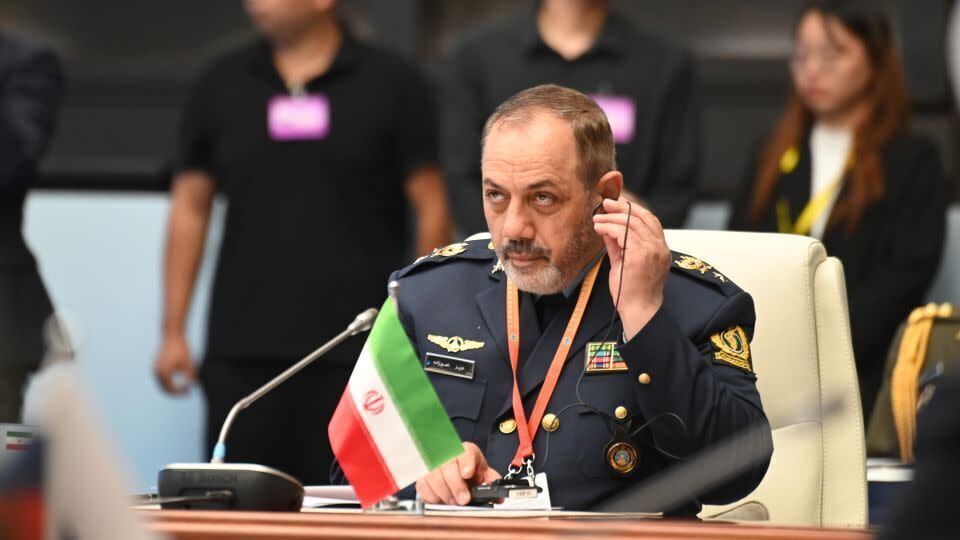 وزیر دفاع: مبارزه با تروریسم نیازمند اتحاد و همکاری جهانی است