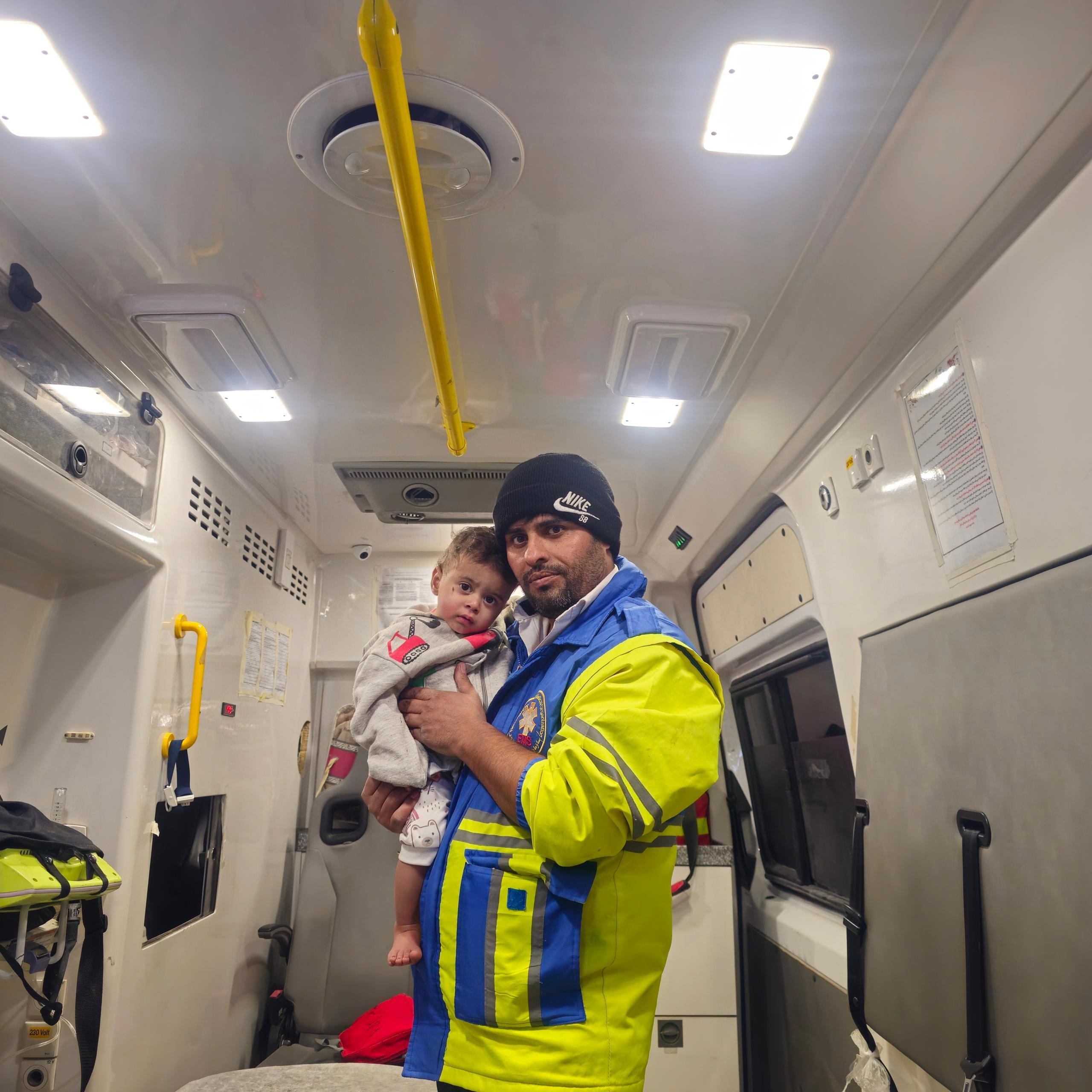 تلاش ۳ ساعته اورژانس برای نجات جان کودک لودابی