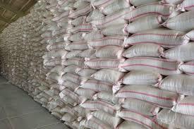 توزیع کود و بذور اصلاح شده بین کشاورزان کهگیلویه