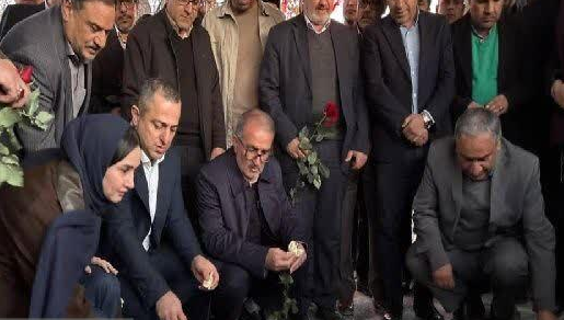 اهداء نشان جوان اول سال ایران به خانواده شهید مجیدی مهر