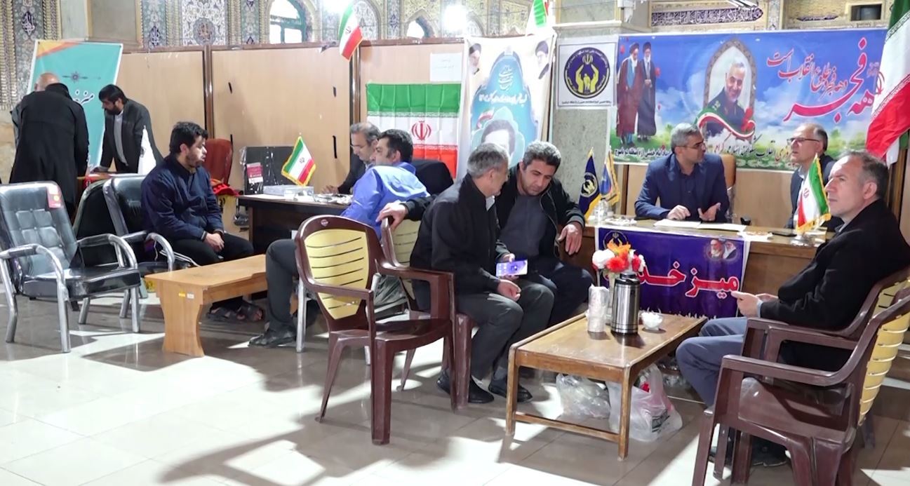 برپایی میز خدمت دستگاه‌های اجرایی در مصلای یاسوج