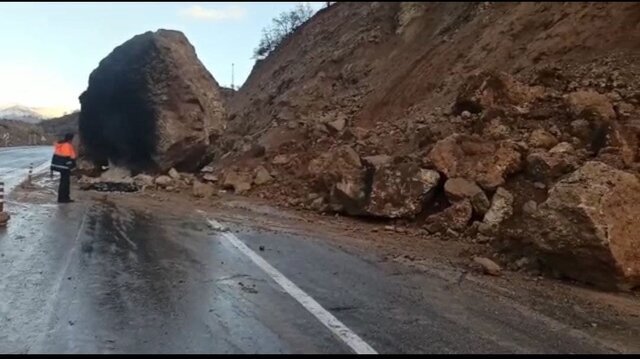 نجات کارگر گرفتار زیر آوار ریزش کوه در لوداب توسط امدادگران اوررانس