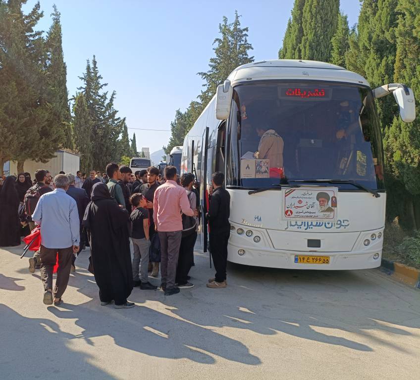 اعزام کاروان ۱۵ هزار نفری رهبر شهید از یاسوج