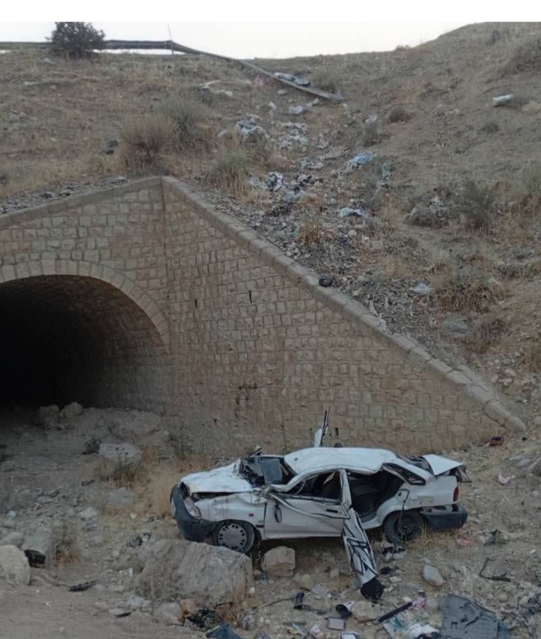 انحراف و واژگونی خودرو در محور یاسوج -اصفهان دو کشته و مصدوم بر جای گذاشت 