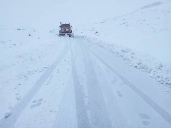 مسدود شدن برخی محورهای کهگیلویه و بویراحمد به دلیل بارش شدید برف