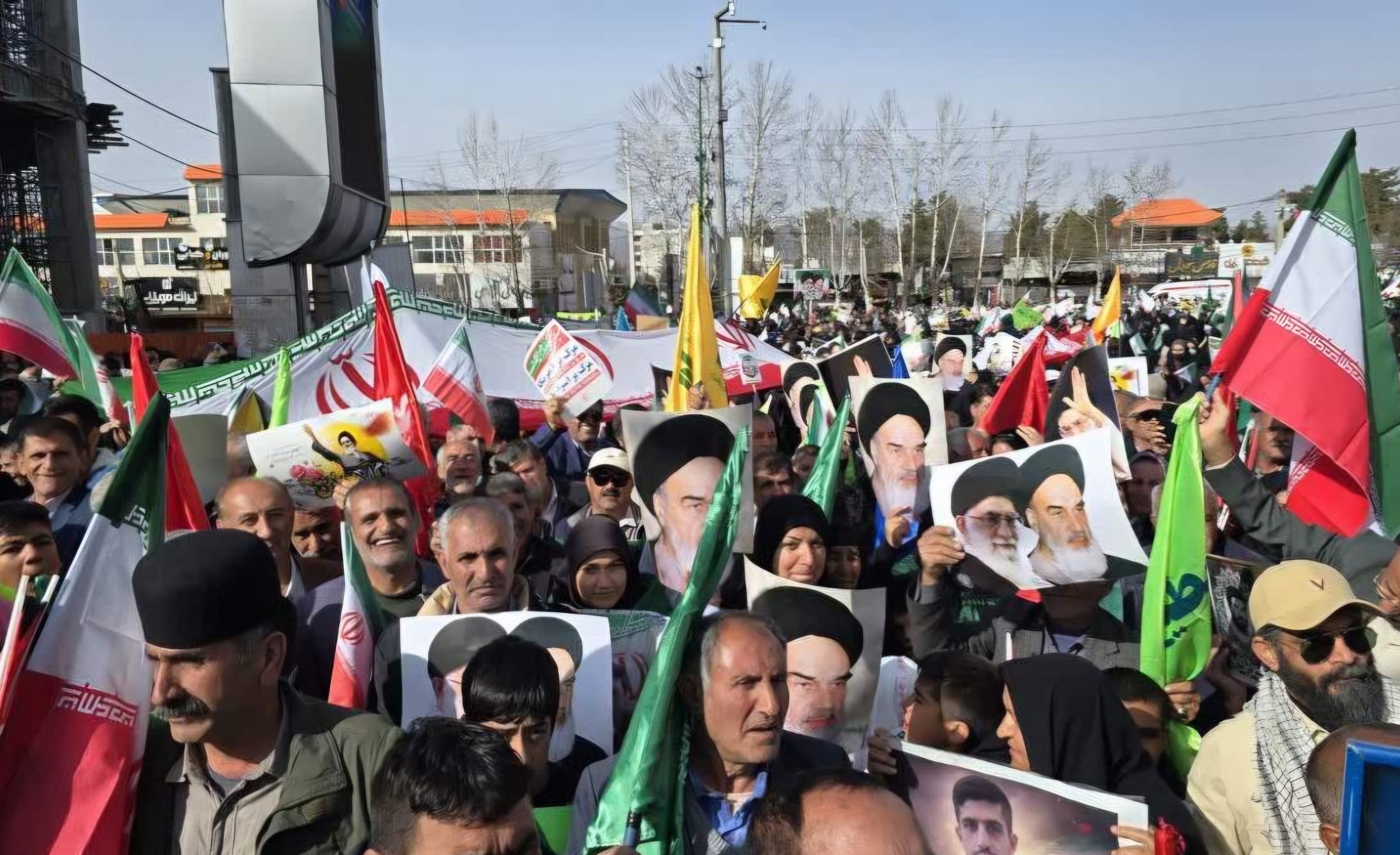 حضور مردم یاسوج در خیابان پیش از آغاز راهپیمایی ۲۲ بهمن