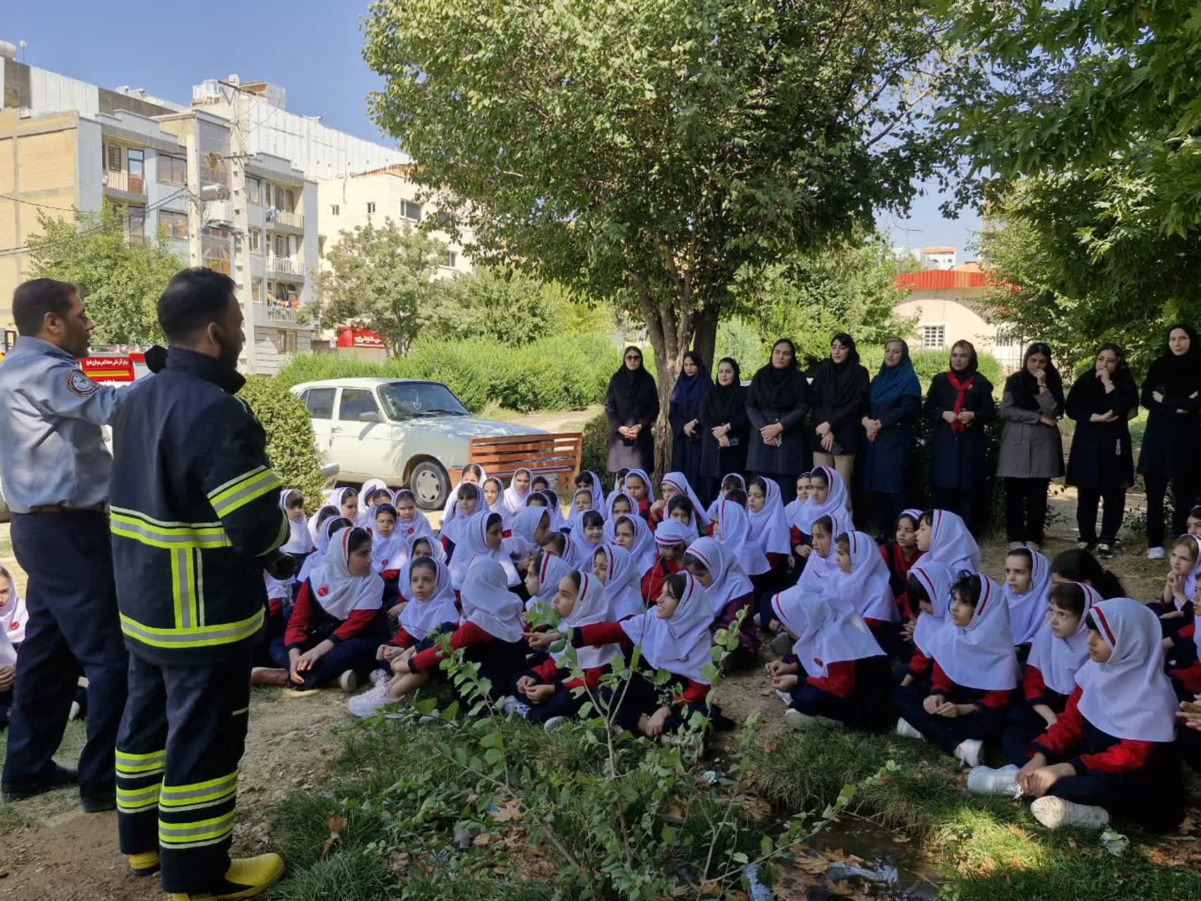 مانور بزرگ آتش‌نشانی در دبستان فرشتگان علوی یاسوج