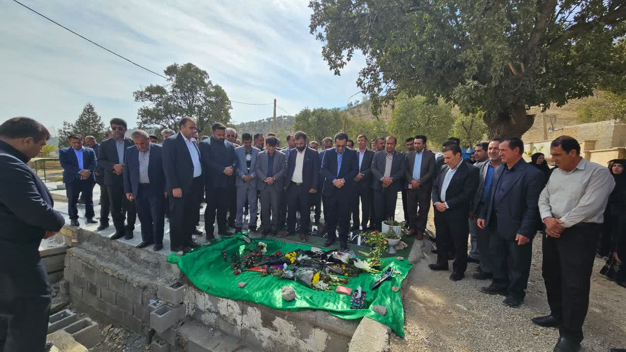 ابراز همدردی مدیرکل آموزش و پرورش کهگیلویه و بویراحمد با خانواده معلم فقید افسانه امیری‌کیا